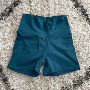 COPY - ECHT scrunch shorts